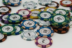 牛仔牌局情绪控制六法：从上头到冷静的实用技巧
