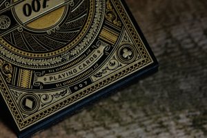 单挑局偷盲三大时机：筹码深度、对手类型与位置节奏
