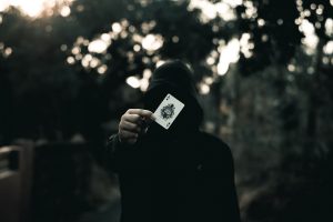 线上德州牛仔平台怎么选？三个关键要点帮你避坑